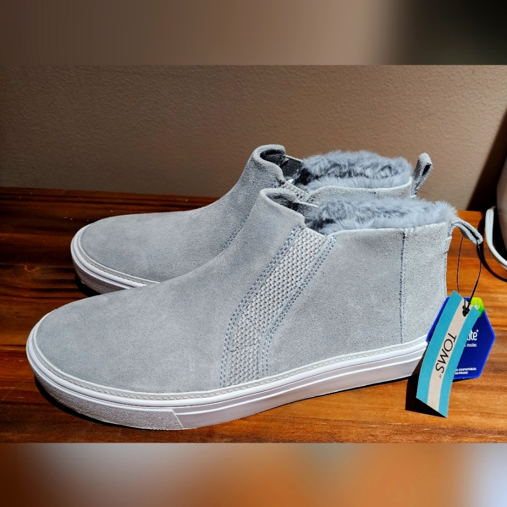 Brand new toms boots!